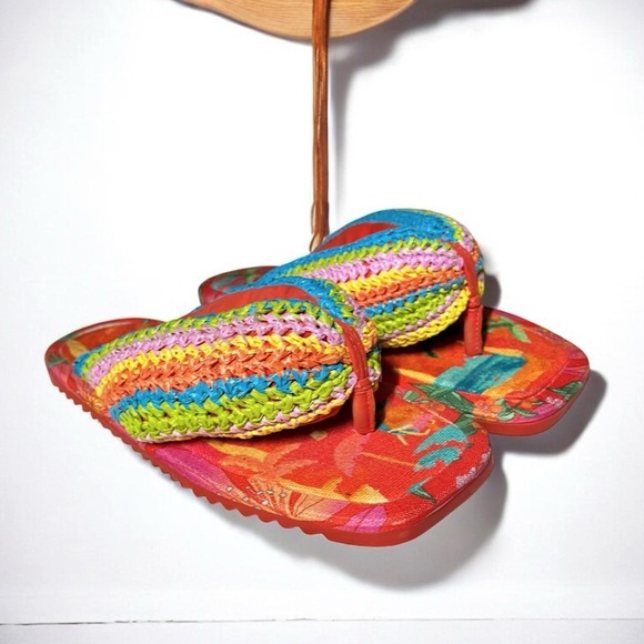 🌻Farm Rio Tropical Rainbow Puffy Fluffy Crochet Flip Flop Sandals Women Size 8 - Picture 1 of 10